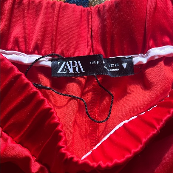 Zara Retro Red Shorts with White Piping - Picture 3 of 10